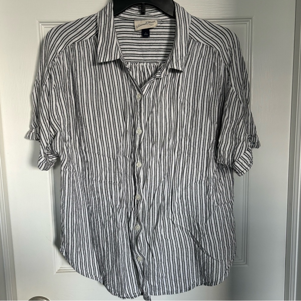 Universal Threads Button Up